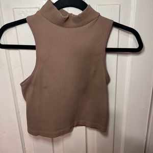 Cropped ribbed sleeveless turtleneck!